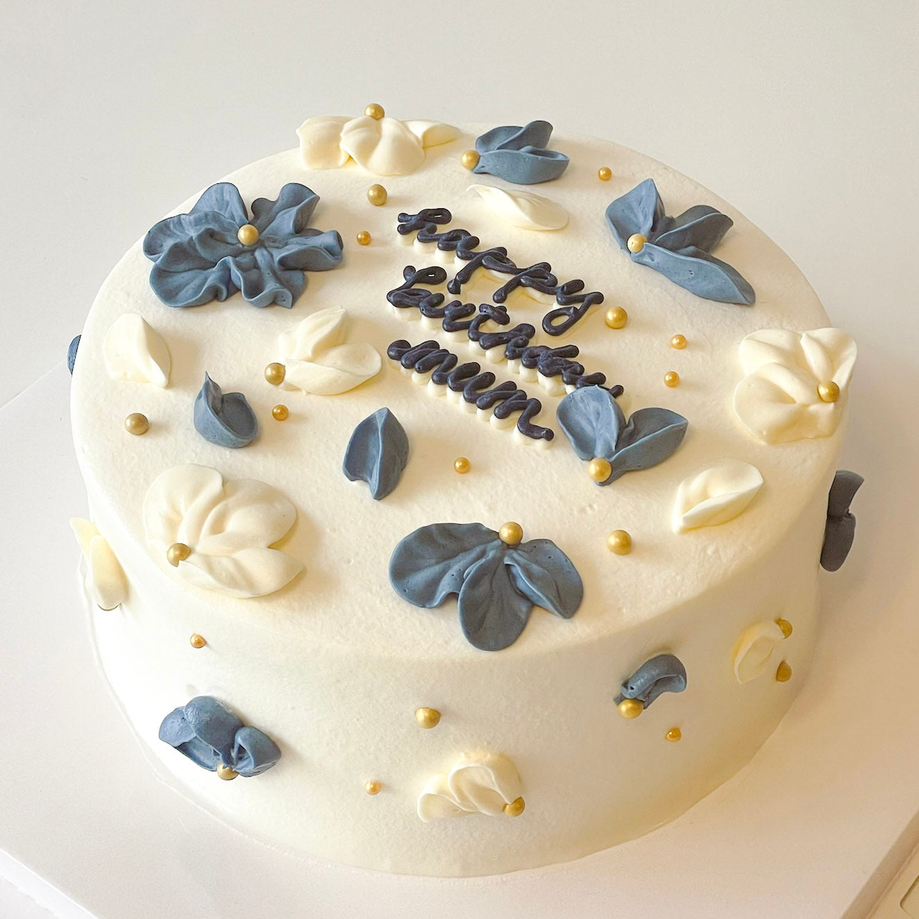cream flower cake