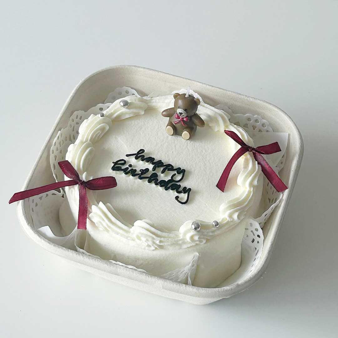 [box cake] basic cake with candle