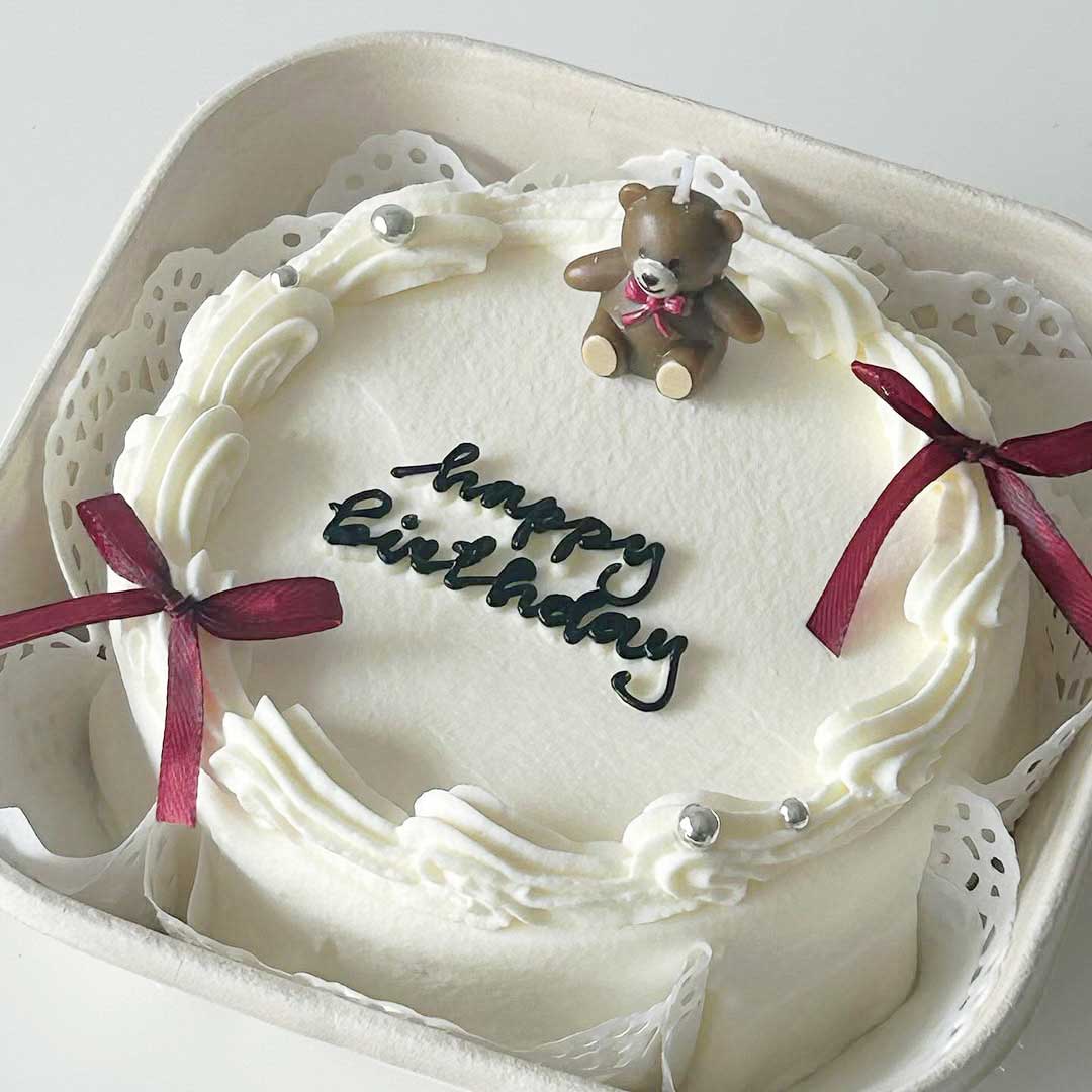 [box cake] basic cake with candle